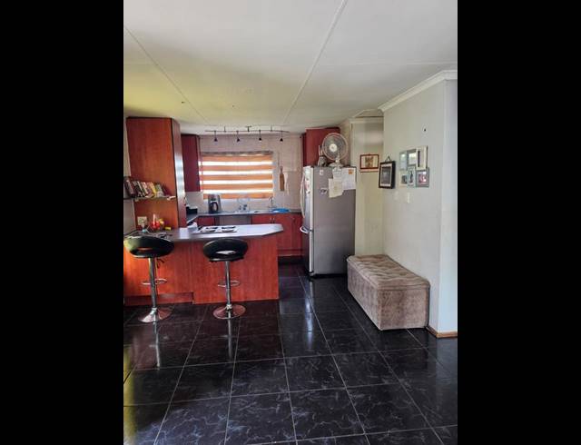 2 BEDROOM TOWNHOUSE FOR SALE IN LINMEYER